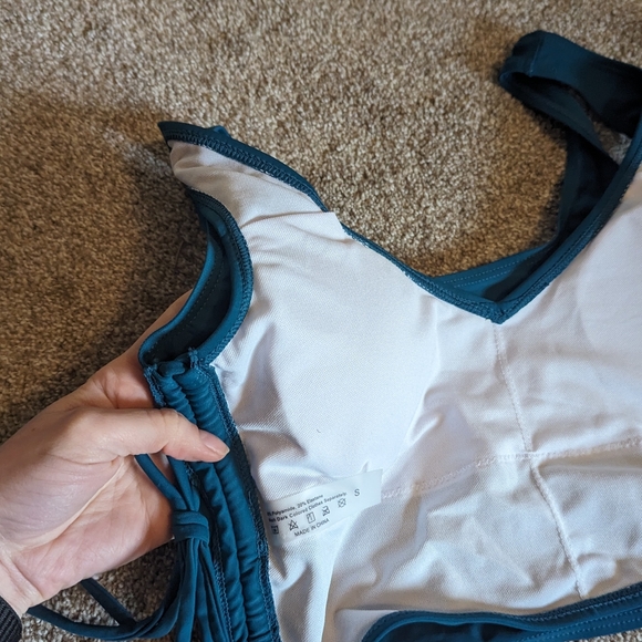 Crop top or swimsuit top - Picture 3 of 5